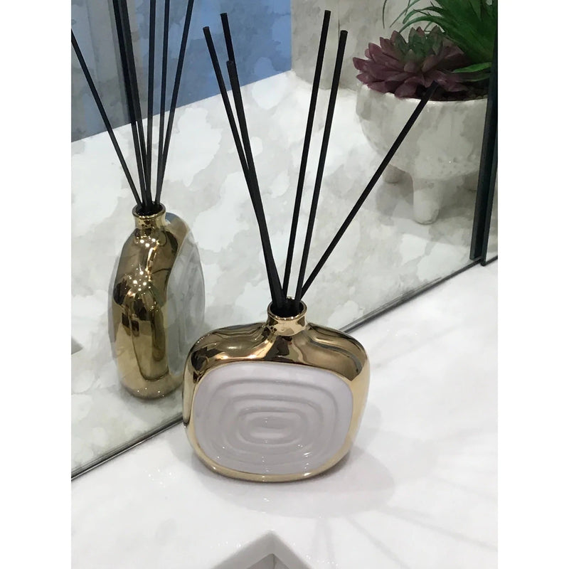 Gold Edge | English Pear and Freesia