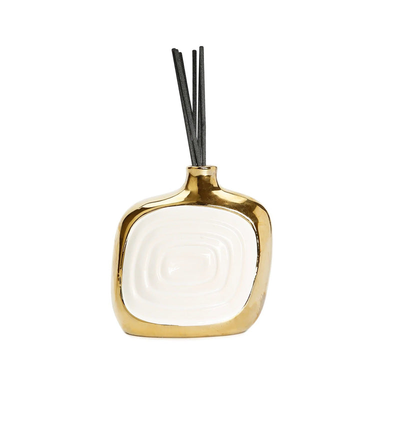 Gold Edge | English Pear and Freesia