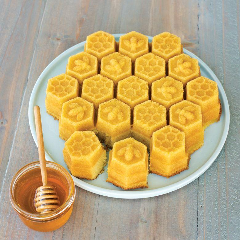 Nordicware Honeycomb Pull-Apart Pan | Kitchen Art